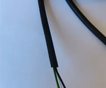 Apa saja ciri-ciri kabel kawat intip?