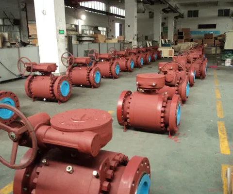Self-cleaning structure of orbital ball valve sealing surface