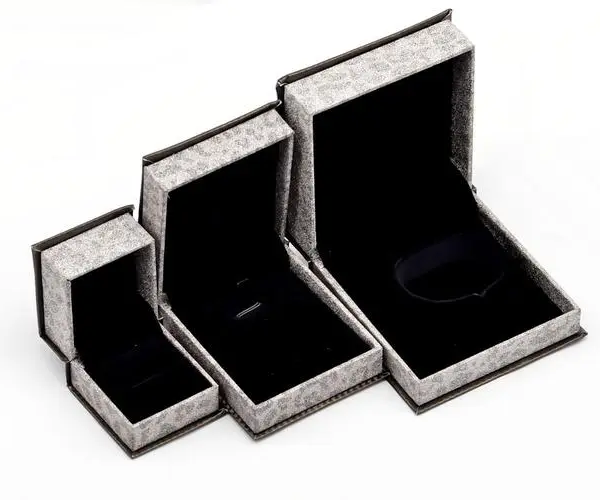 What are the different uses of jewelry boxes?