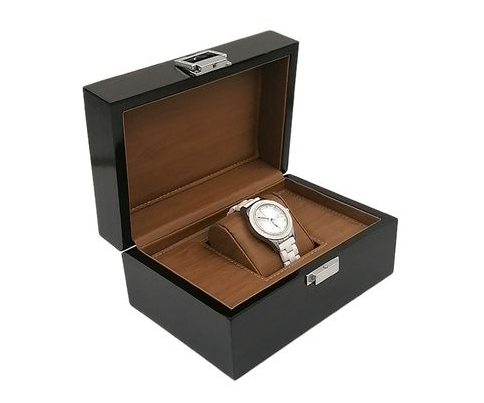 What are the requirements for the design of the watch box?