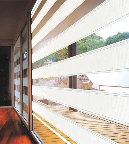Finden Sie Ihre perfekte Fensterbehandlung mit trendigen Zebra-Jalousien.