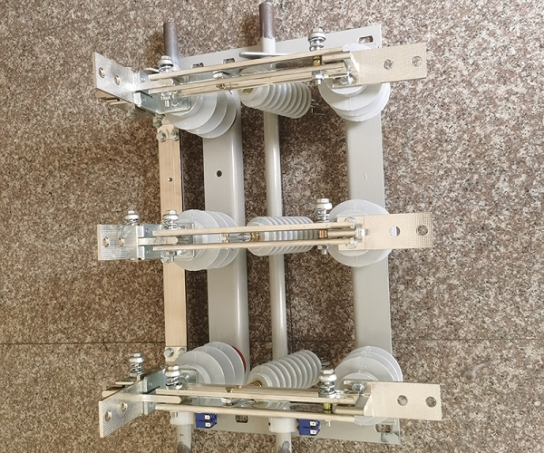 What are the types of high voltage circuit breakers?