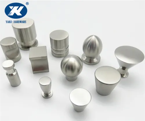 Handles of various materials, common metal materials are brass, zinc alloy, aluminum, stainless steel, non-metallic materials by leather, plastic, wood, etc..