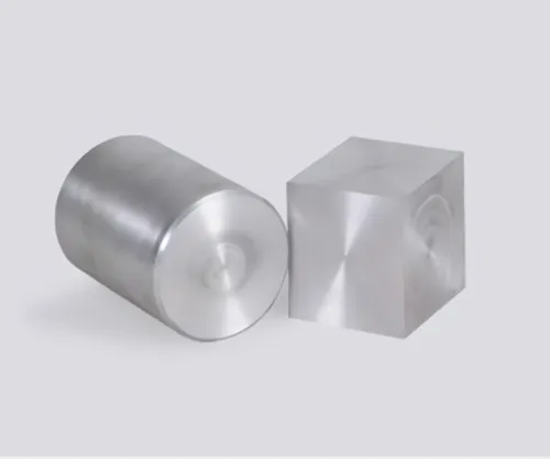 Secondo il metodo di lavorazione, le leghe di alluminio possono essere suddivise in due categorie: leghe di alluminio deformate e leghe di alluminio fuso.