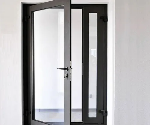 What are the advantages of aluminum doors