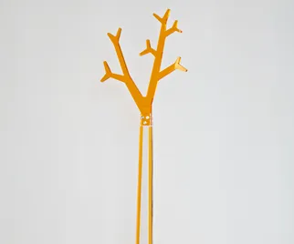 Die fortschrittlichen Acryl-Regalsysteme von ELAN werten luxuriöse Hospitality-Räume auf