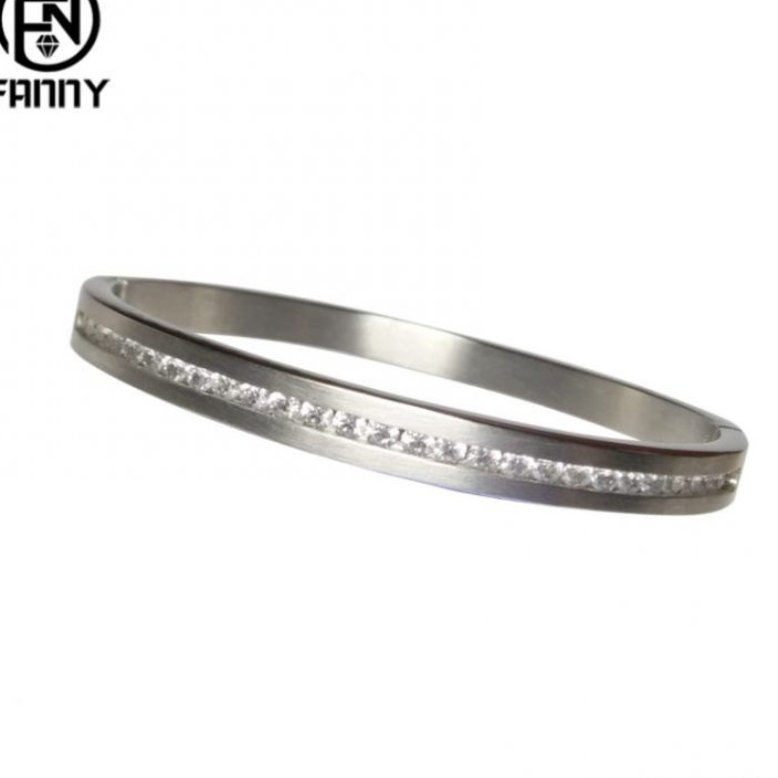 About surgical stainless steel jewelry supplier introduction