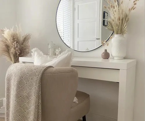 What are the characteristics of quartz vanity tops?