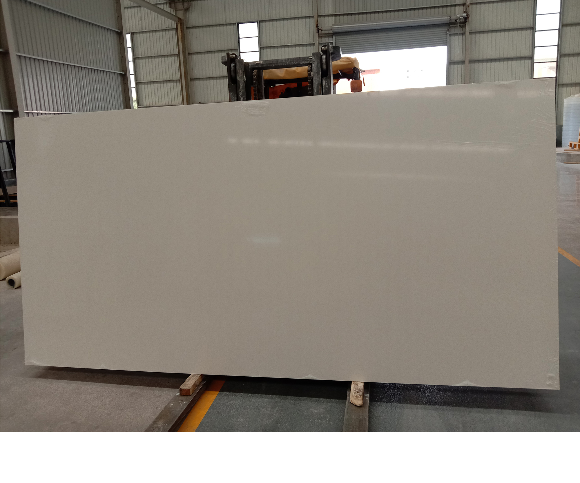 Which is better for decoration, quartz slab or marble?