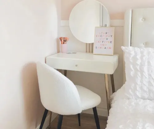 What material are quartz vanity tops made of?