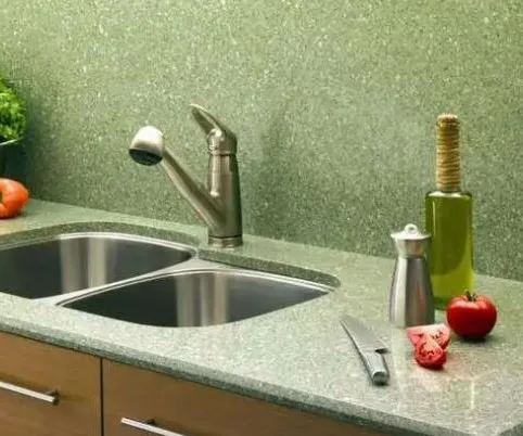 How to clean the quartz stone countertop in the kitchen