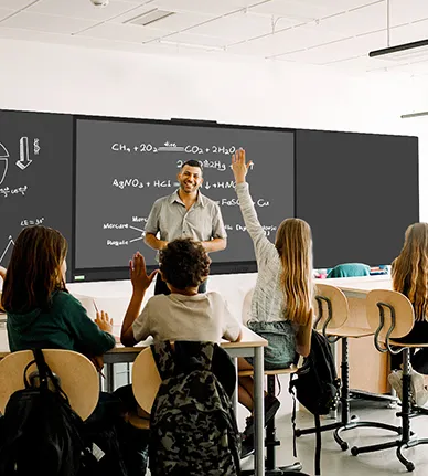 The Benefits of Electronic Whiteboards in the Classroom