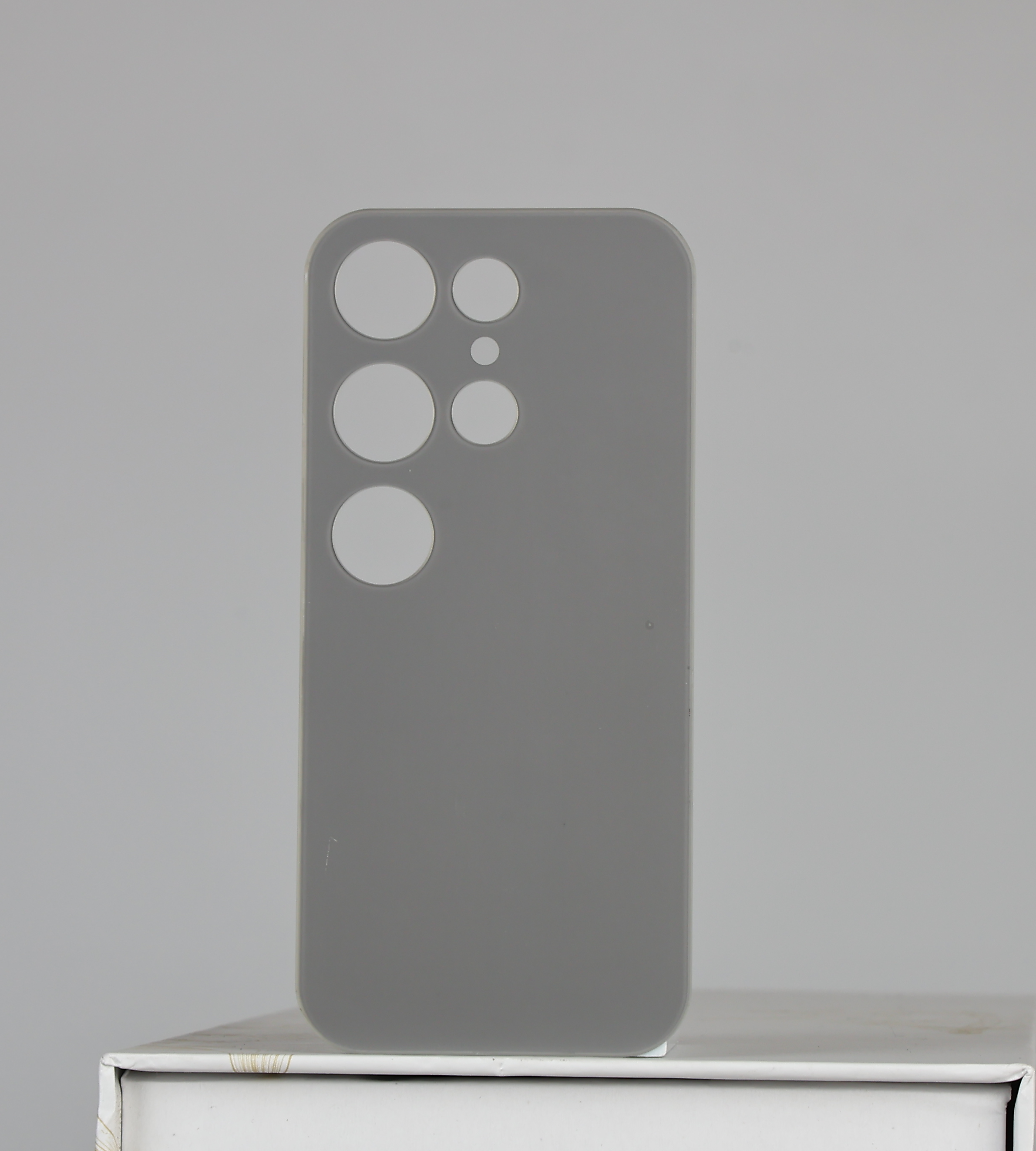 Our One-piece Glass Back Cover Delivers Unmatched Structural Integrity and a Seamless Feel.