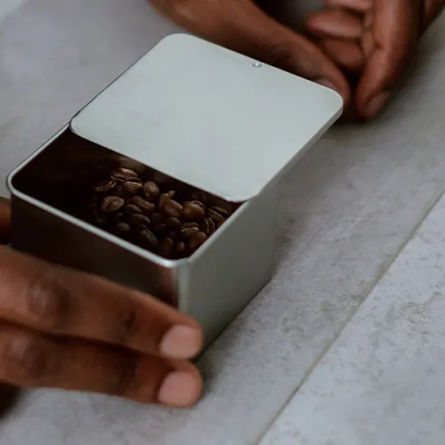 What does a coffee tin do？