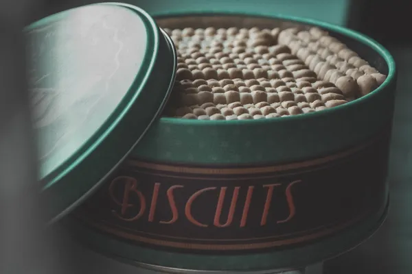 cookie-tin | The 5 Reasons Why People Should Choose Metal Packaging