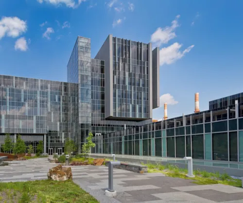 Should choose an experienced facades contrator
