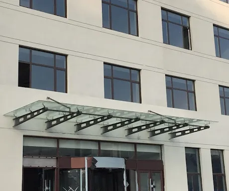 The overhung canopy can be used after installation, without any peculiar smell