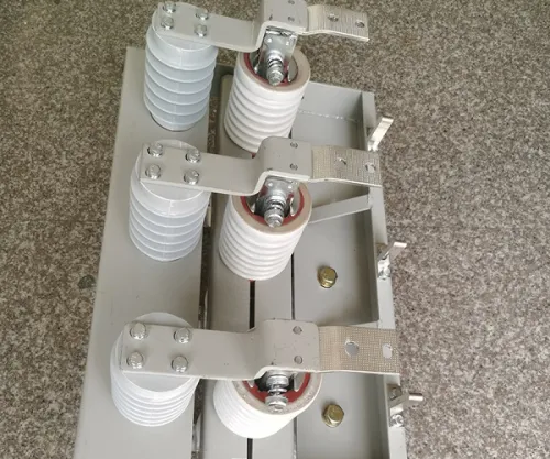 Features of high voltage vacuum circuit breakers