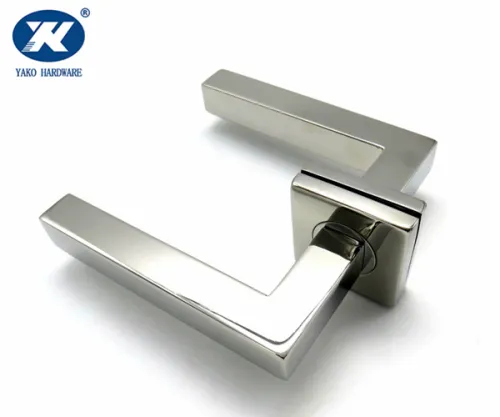 What is the principle of the door handle？