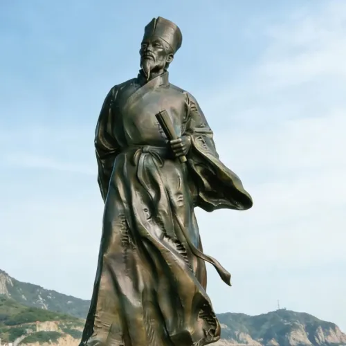 What is memorial sculpture?