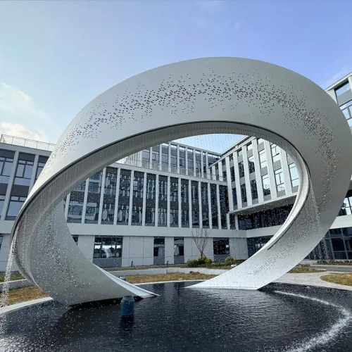 What is custom sculpture?