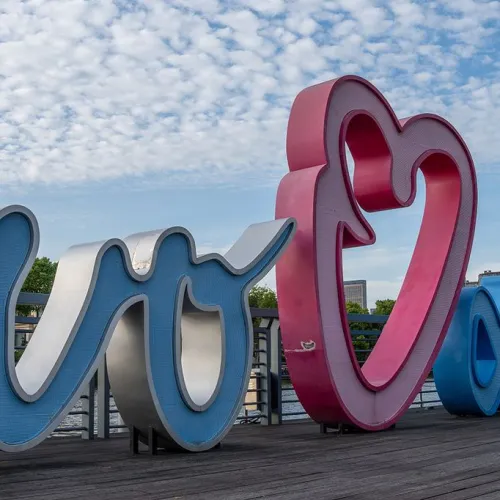 What is commercial sculpture?